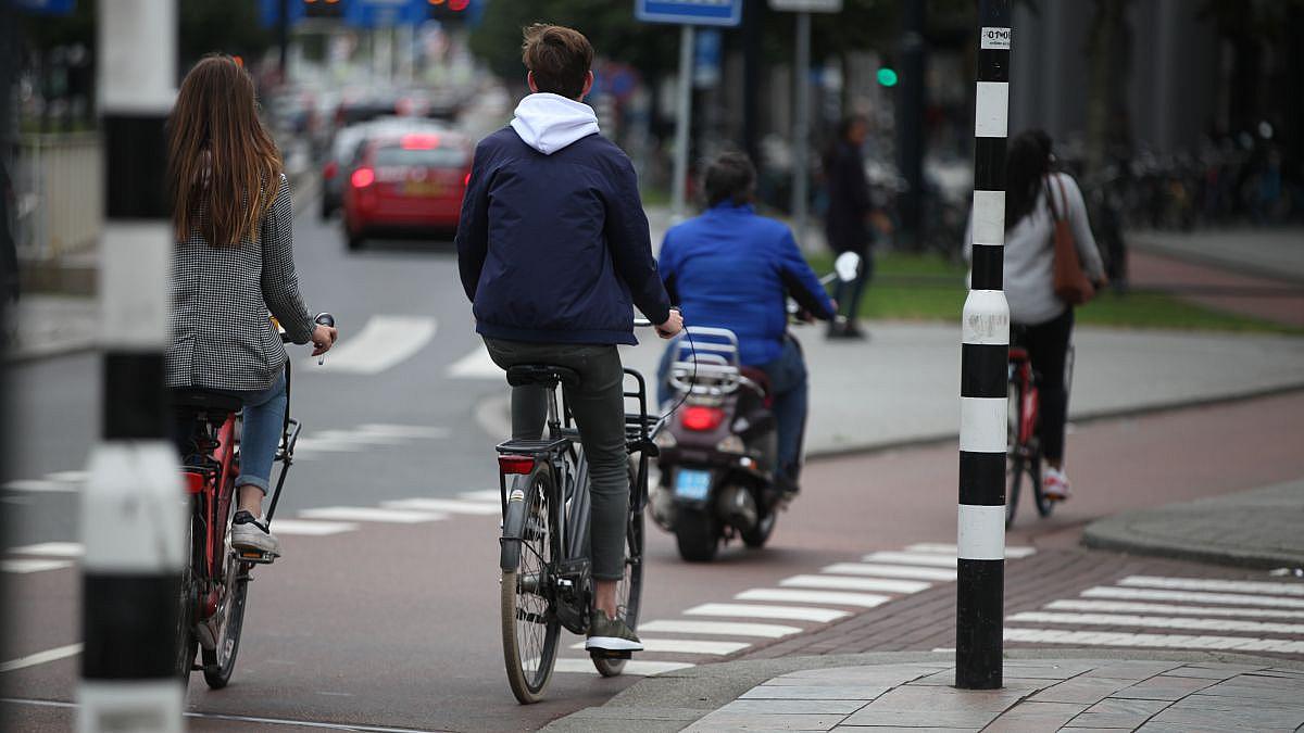Berlin: Scharping fordert Helmpflicht und Ampel-Revolution