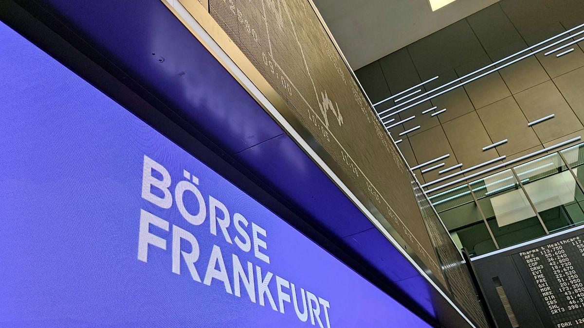 Dax im Plus: Pfizer-Deal beflügelt Pharmawerte in der Vormittagsbörse