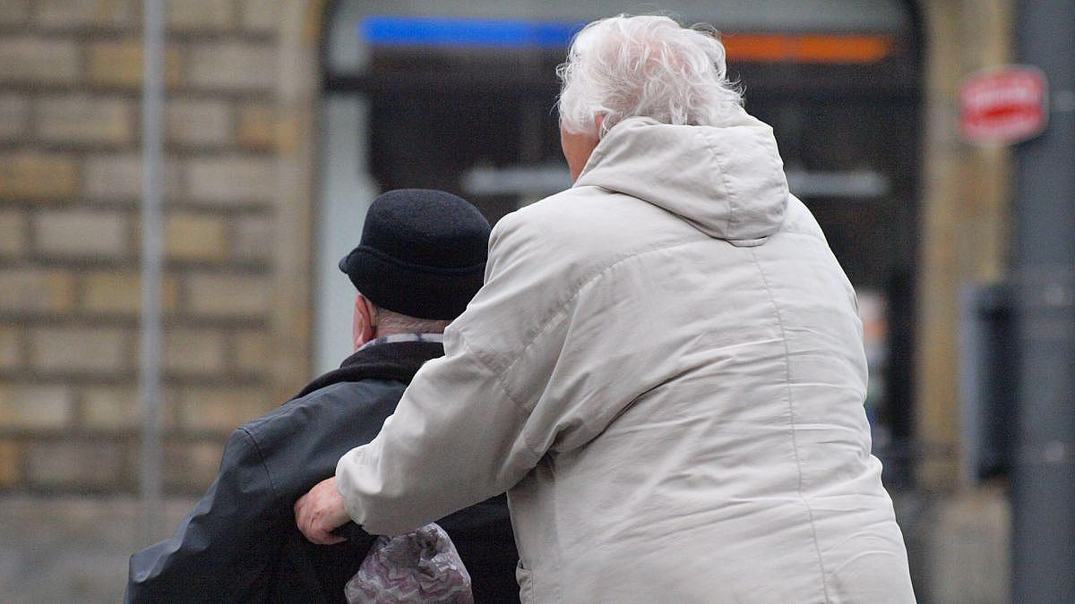 Sterblichkeit von Männern in allen Altersgruppen in Deutschland höher
