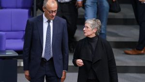 Haßelmann fordert Merz auf: Kommunale Finanzprobleme angehen