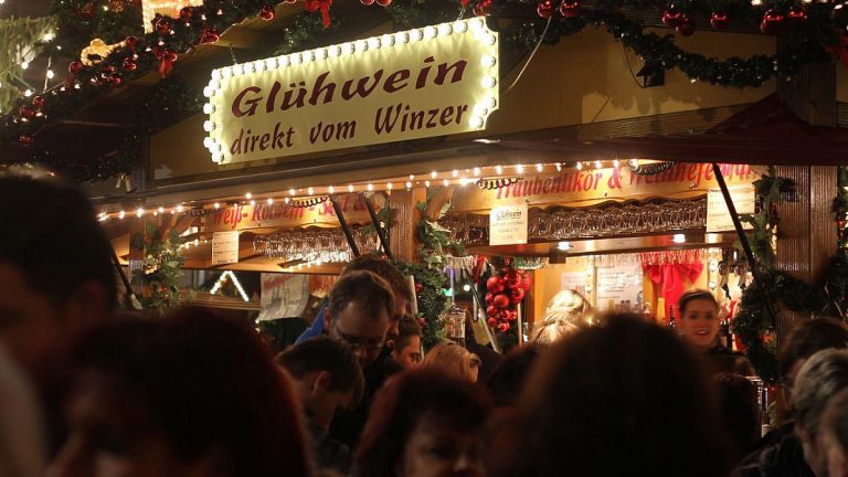 Glühwein auf deutschen Weihnachtsmärkten wird teurer