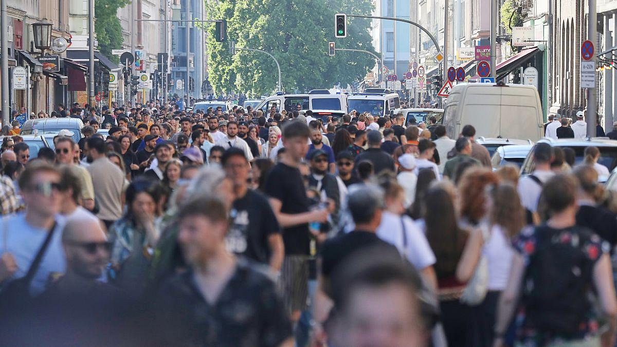 Umfrage in Deutschland: Viele zweifeln an Meinungsfreiheit