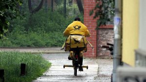 DHL-Chef schlägt Zuschüsse für Zeitungszustellung vor