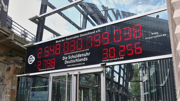 Deutschland: Nur die Hälfte neuer Schulden fließt in Investitionen