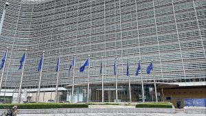 Brüssel: Umsetzung des Draghi-Berichts stockt – Kritik von Wirtschaftsverbänden