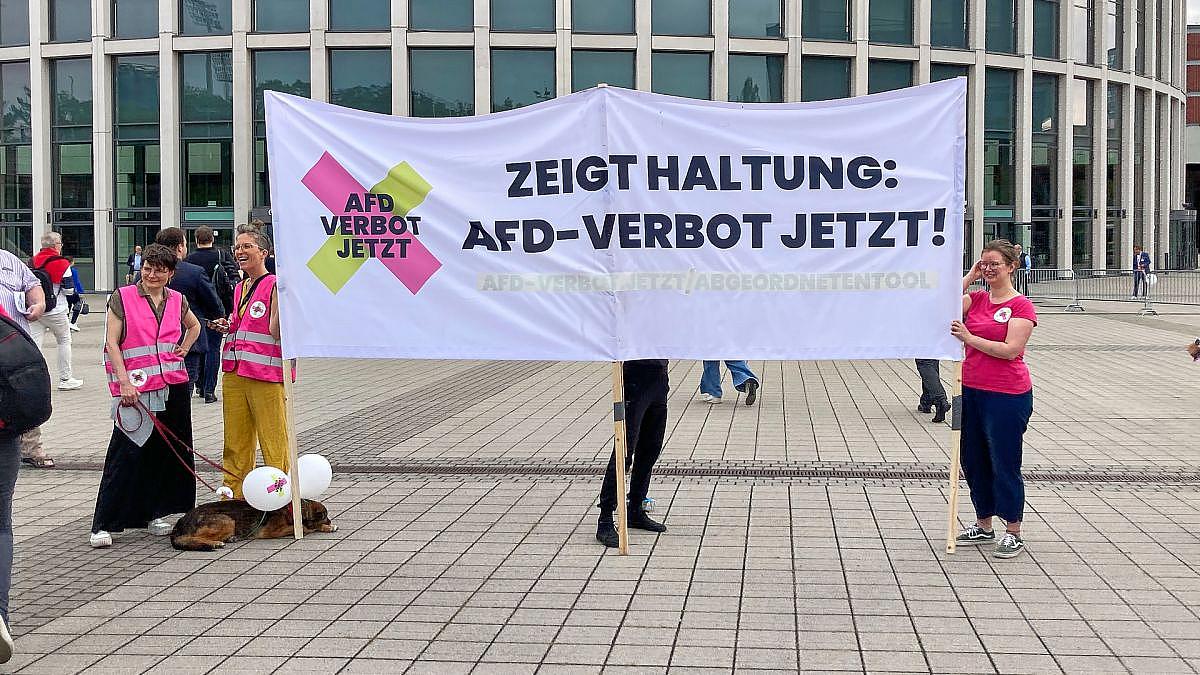Berlin: SPD-Generalsekretär fordert AfD-Verbotsverfahren