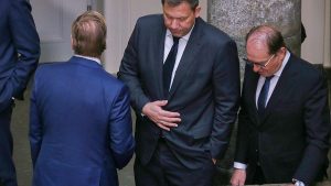 Berlin: Finanzminister Klingbeil nimmt Kabinettskollegen an die Leine