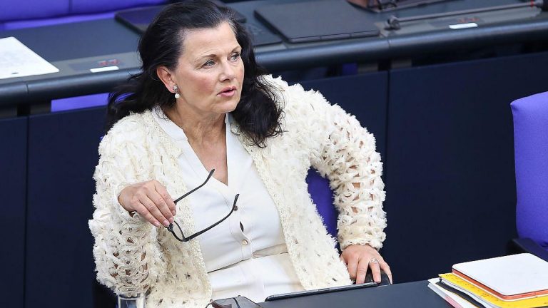 Berlin: Connemann will Sozialversicherungsbeiträge deckeln und Flexibilität erhöhen