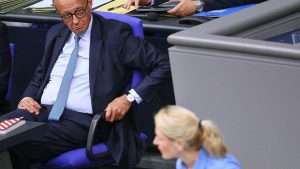 Linken-Chefin Schwerdtner bietet Merz Hilfe bei Schuldenbremsen-Reform an Linken-Chefin Schwerdtner bietet Merz Hilfe bei Schuldenbremsen-Reform an