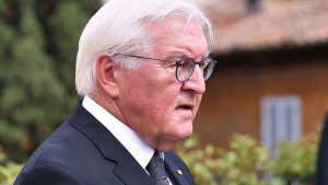 Bundespräsident Steinmeier fordert aktiven Einsatz gegen Extremismus an Schulen