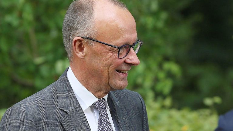 Politbarometer in Deutschland: Union setzt sich von AfD ab