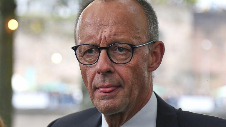Berlin: Gehälter von Bundespräsident, Kanzler und Ministern steigen