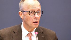 Berlin: Linken-Chefin fordert Spende von Merz und Steinmeier
