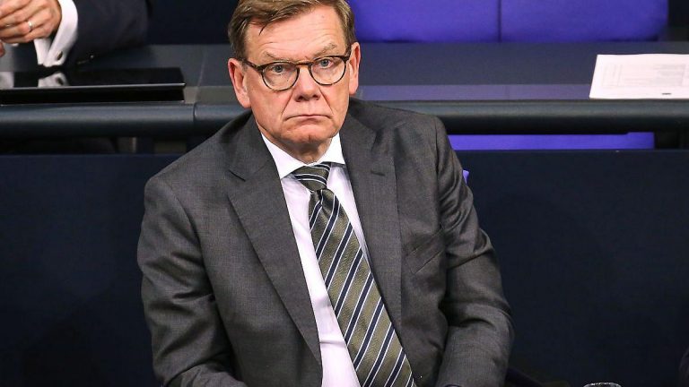 Nouripour kritisiert Wadephul in Deutschlandfunk-Debatte scharf