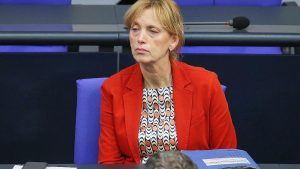 Bundesbildungsministerin Prien kritisiert ZDF bei Israel-Reise Bundesbildungsministerin Prien kritisiert ZDF bei Israel-Reise