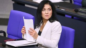 Grüne fordern im Bundestag Handeln von Katherina Reiche in der Chipkrise Grüne fordern im Bundestag Handeln von Katherina Reiche in der Chipkrise