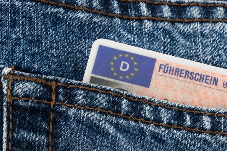 EU-Führerschein-Reform beschlossen – Jetzt droht Rasern ein europaweites Fahrverbot