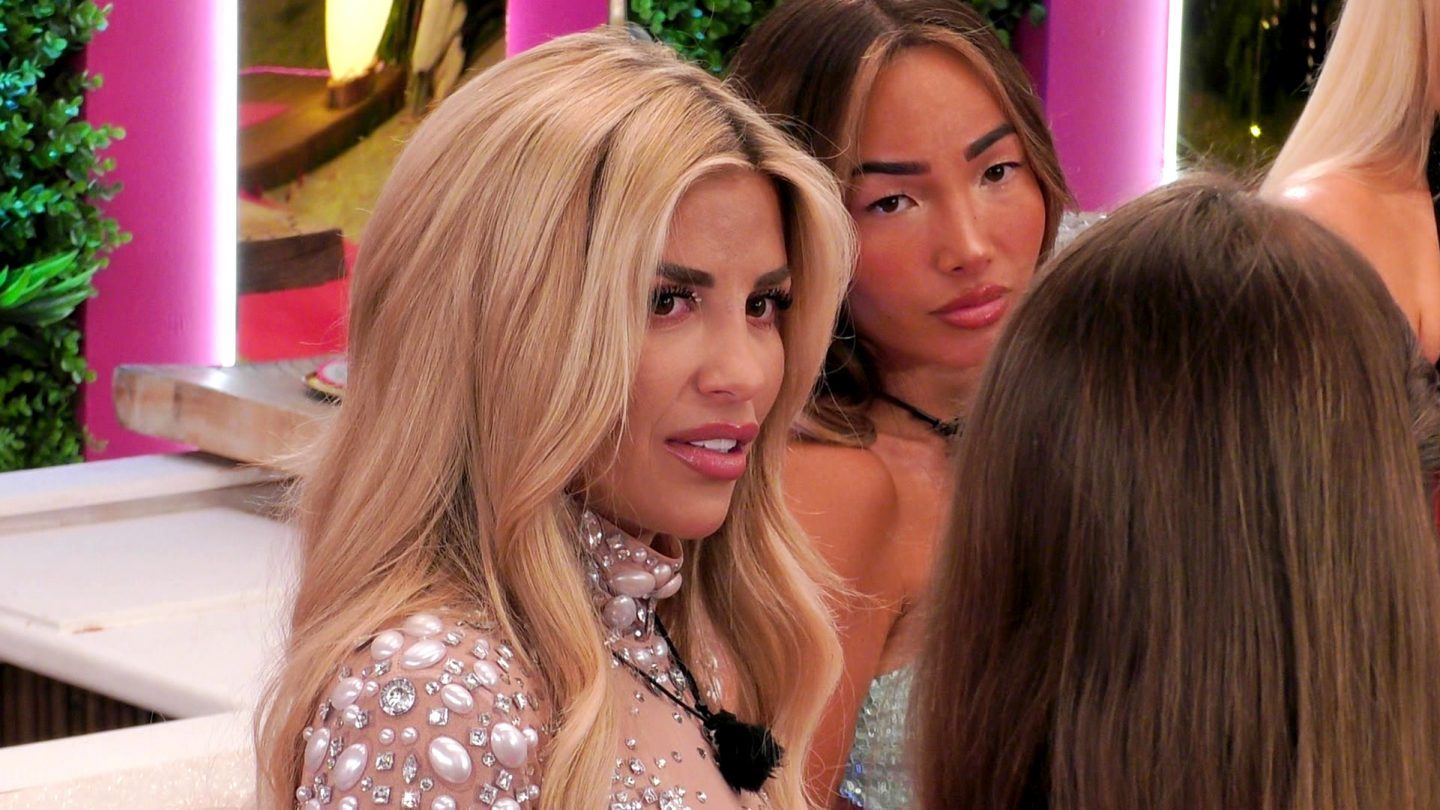 "Love Island VIP" stürzt heute Abend ins Drama: Skandal-Ex, Fesselspiele & Paukenschlag-Comebacks – Tränen, Zoff und eine Granate, die alles sprengt! love island vip st2 24 dijana tatum