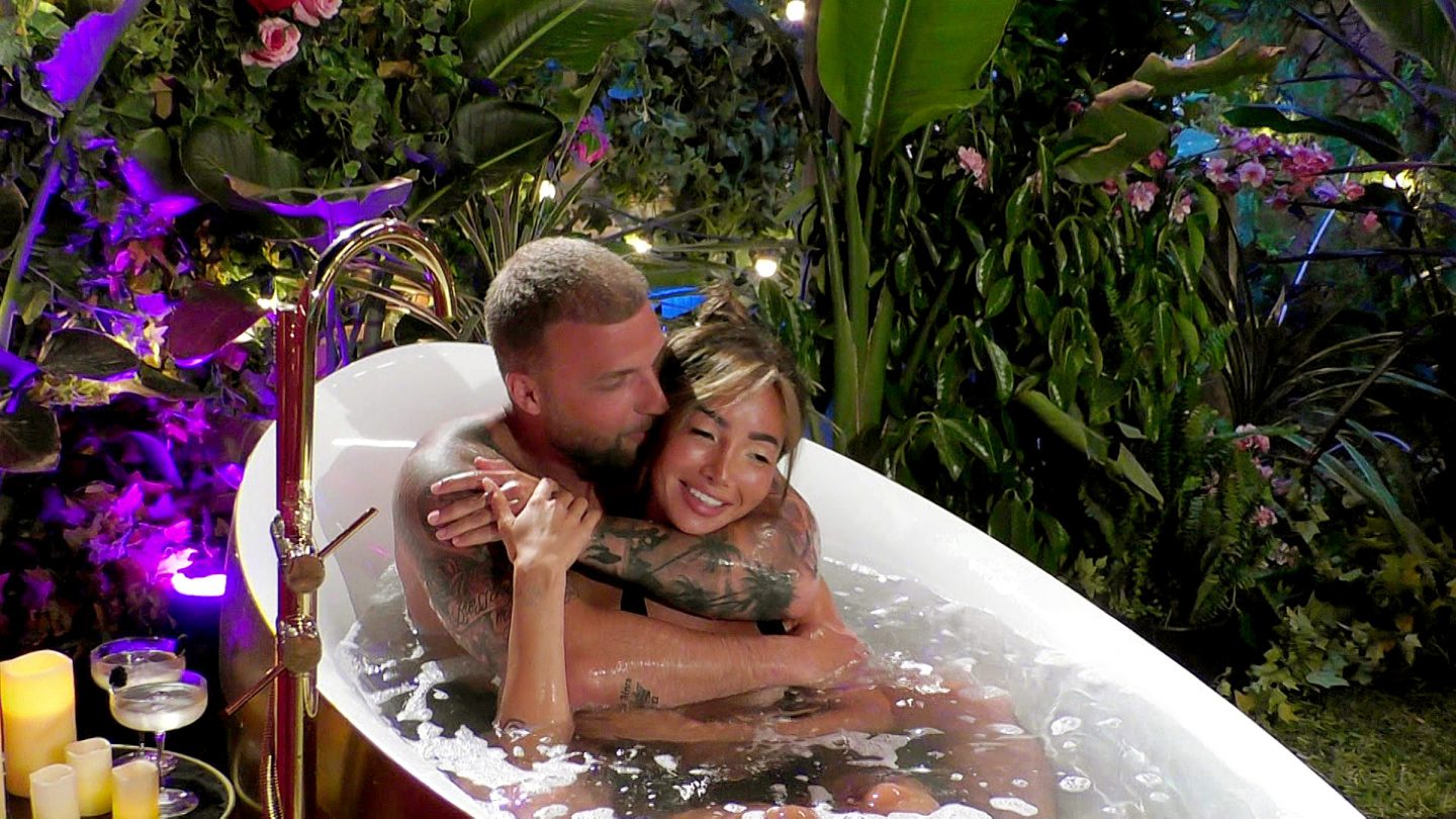 „Love Island VIP“ 2025 wer ist raus? Tränen, Küsse & Chaos in Folge 7 – und eine neue Granate verdreht in Folge 8 allen den Kopf p7xxBQFbpnda love island vip st2 16 filip tatum private suite