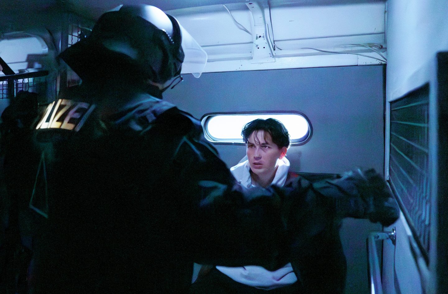 Heute in der ARD: „Polizei“ zeigt, wie verletzlich ein System sein kann, das uns schützen soll – und warum das Drama so fesselt 2 Heute in der ARD: „Polizei“ zeigt, wie verletzlich ein System sein kann, das uns schützen soll – und warum das Drama so fesselt 12 Polizei