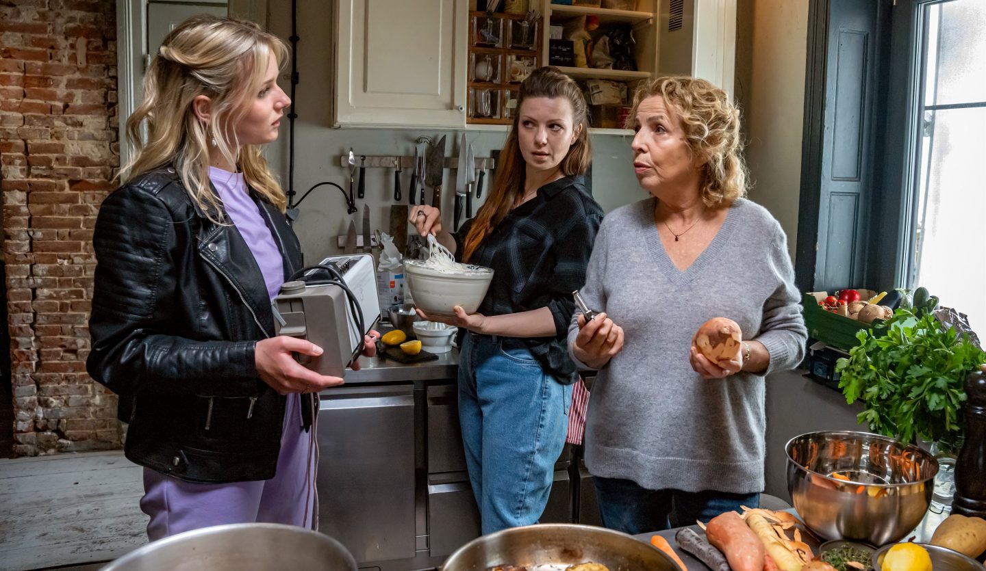 Freitag im Ersten: So emotional bricht die goldene Hochzeit in „Ich will mein Glück zurück“ zusammen 1 Freitag im Ersten: So emotional bricht die goldene Hochzeit in „Ich will mein Glück zurück“ zusammen 14 Ich will mein Glueck zurueck