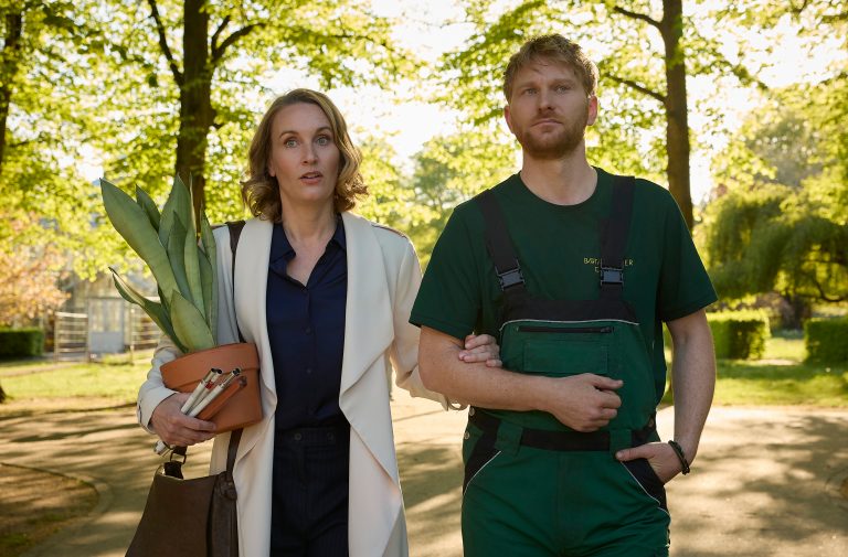 Die Heiland – Wir sind Anwalt (48) – Heute deckt Romy ein Netzwerk aus Fehlern auf