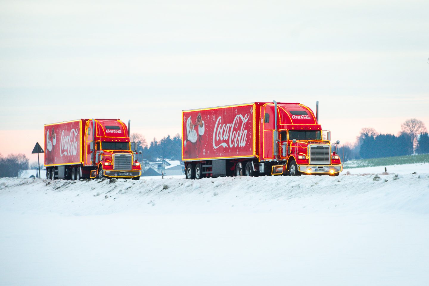 Die Coca-Cola Weihnachtstrucks rollen wieder – hier kommt die Magie nach Baden-Württemberg