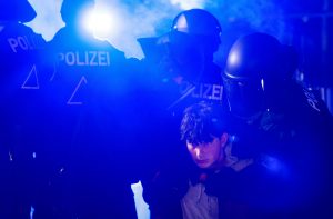Heute in der ARD: „Polizei“ zeigt, wie verletzlich ein System sein kann, das uns schützen soll – und warum das Drama so fesselt