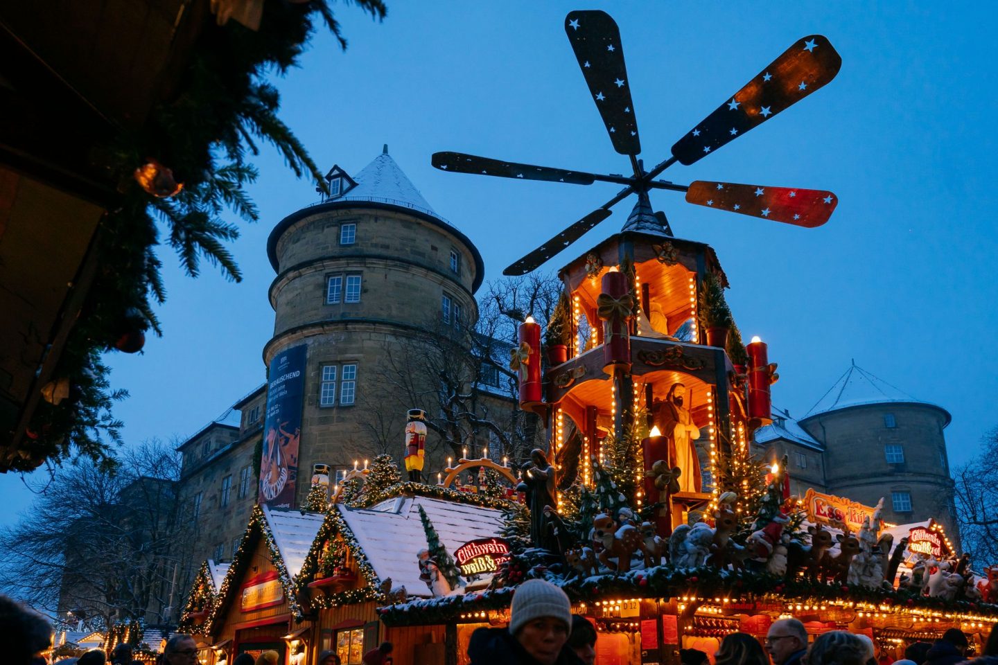 Zauberhafte Adventszeit: Morgen öffnet der Stuttgarter Weihnachtsmarkt 2025 – Alle Infos zum Auftakt 1 Zauberhafte Adventszeit: Morgen öffnet der Stuttgarter Weihnachtsmarkt 2025 – Alle Infos zum Auftakt 221214 TN Weihnachtsmarkt004