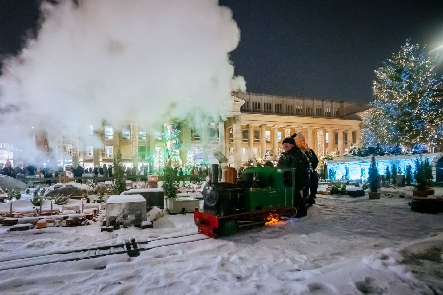 Zauberhafte Adventszeit: Morgen öffnet der Stuttgarter Weihnachtsmarkt 2025 – Alle Infos zum Auftakt 2 Zauberhafte Adventszeit: Morgen öffnet der Stuttgarter Weihnachtsmarkt 2025 – Alle Infos zum Auftakt 221214 TN Weihnachtsmarkt047