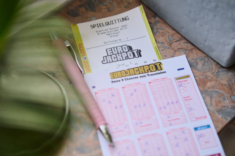 Eurojackpot: Glücks-Tipper aus NRW räumt 54 Millionen ab – Deutschland knackt schon wieder den Jackpot!