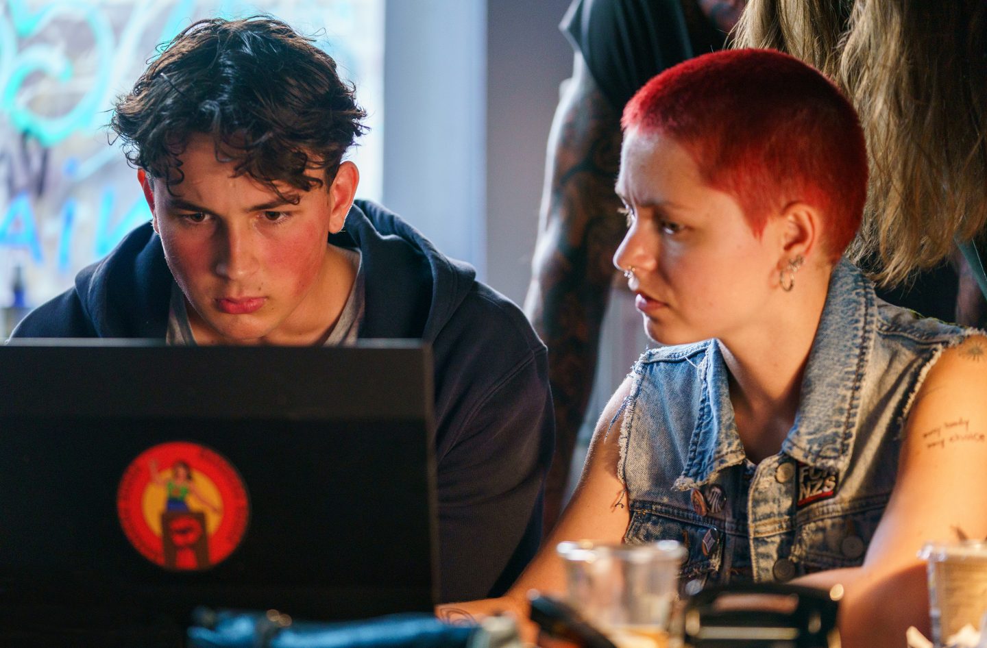 Heute in der ARD: „Polizei“ zeigt, wie verletzlich ein System sein kann, das uns schützen soll – und warum das Drama so fesselt 1 Heute in der ARD: „Polizei“ zeigt, wie verletzlich ein System sein kann, das uns schützen soll – und warum das Drama so fesselt 2 Polizei