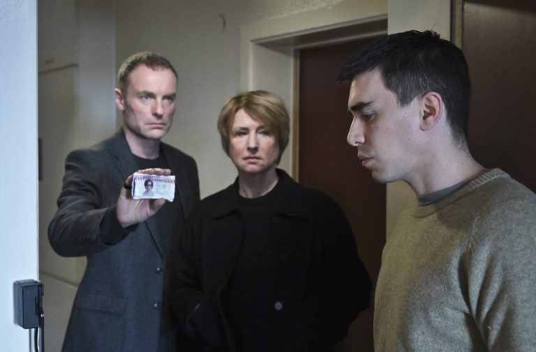 Tatort „Erika Mustermann“: So spannend ist der Mordfall in der Bundesdruckerei mit Harfouch und Waschke Tatort „Erika Mustermann“: So spannend ist der Mordfall in der Bundesdruckerei mit Harfouch und Waschke