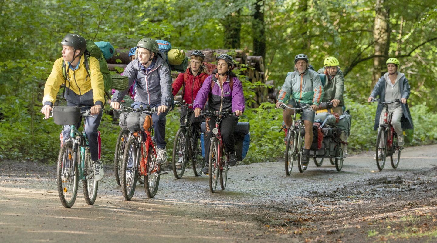 Anja Kling & Oliver Mommsen auf Klassenfahrt: „Schule am Meer – Küssen verboten“ sorgt für Lacher und Herzklopfen 1 Anja Kling & Oliver Mommsen auf Klassenfahrt: „Schule am Meer – Küssen verboten“ sorgt für Lacher und Herzklopfen 3 Schule am Meer Kuessen verboten