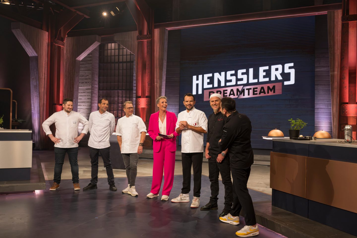„Hensslers Dreamteam“: Steffen Henssler verzweifelt im Finale – „Wir sind die drei dümmsten Köche“