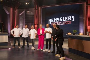 „Hensslers Dreamteam“: Steffen Henssler verzweifelt im Finale – „Wir sind die drei dümmsten Köche“