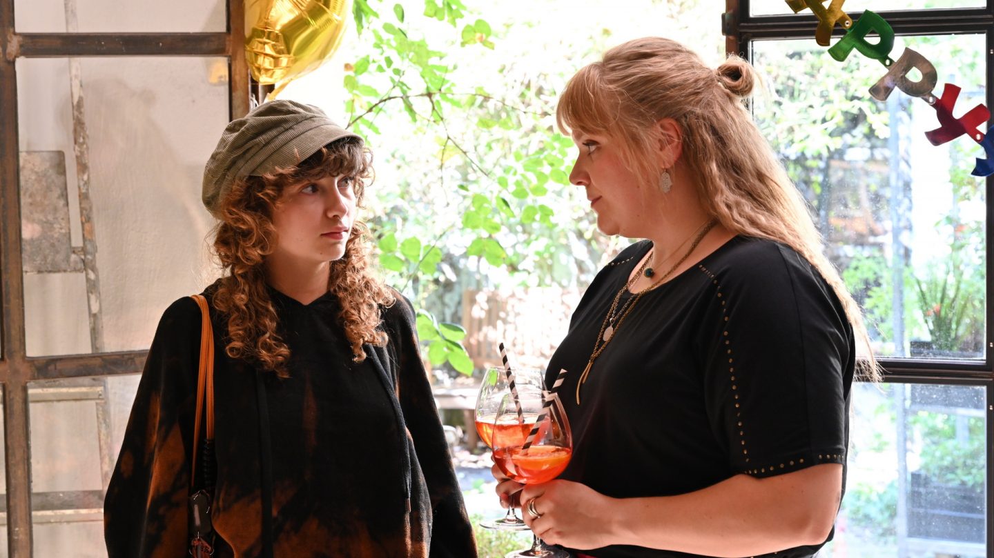 Liebe trotz Likes! „Liebesbrief an Jenny“ beweist heute, dass echte Gefühle keine Filter brauchen – so romantisch wird der ZDF-Film 90567 1 9