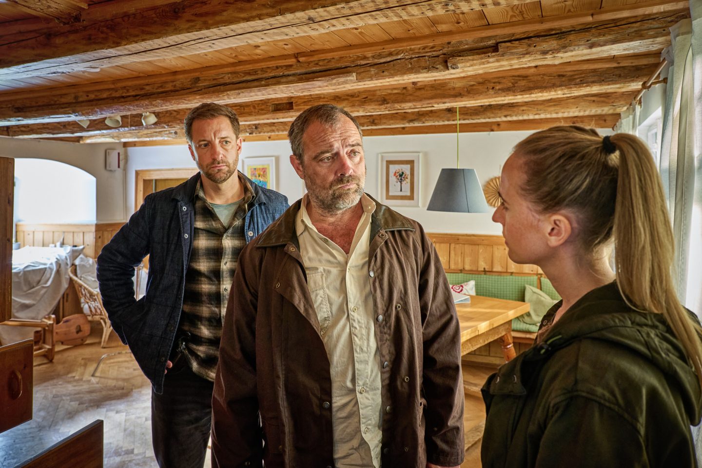 „Der Kommissar und der See – Das fremde Kind“: Ein Kind, ein Unfall, ein Geheimnis – so packend wird der neue Fall für Robert Anders 91352 1 6