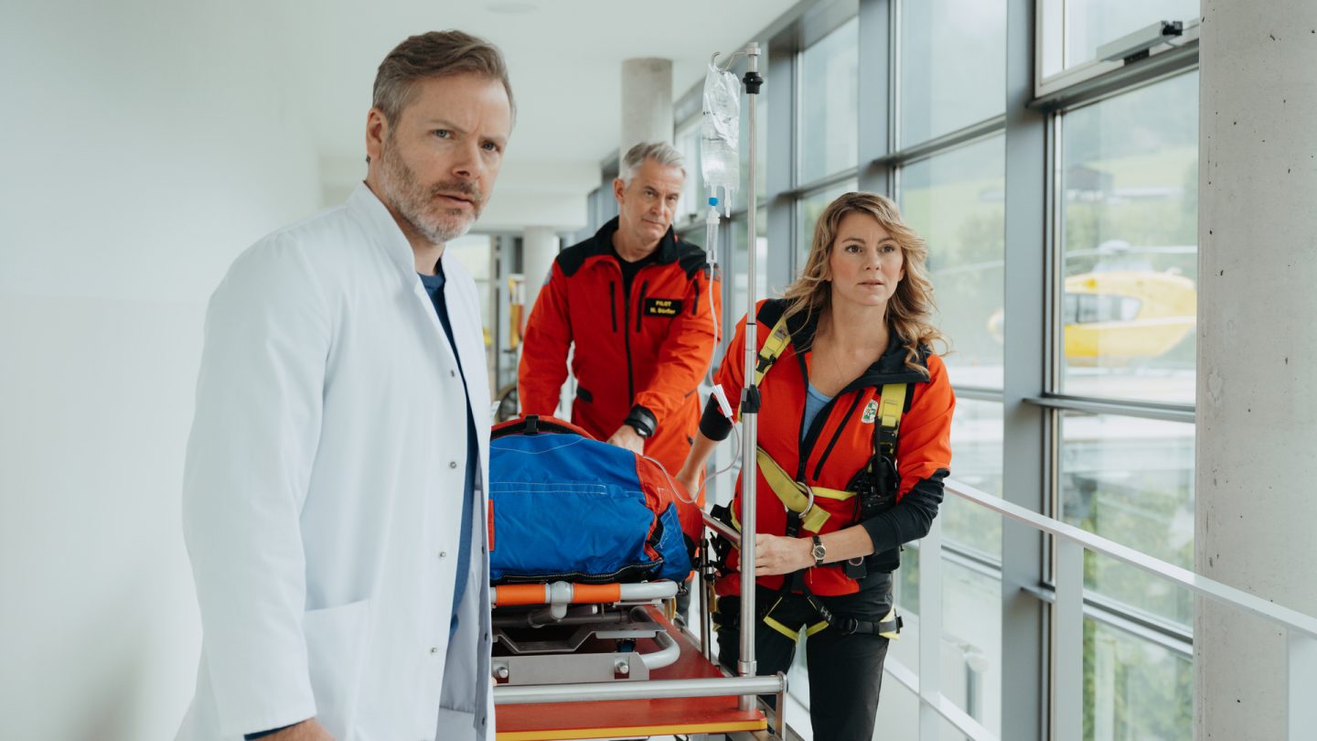 „Die Bergretter – Gespenster“ heute: Ein Steinschlag, ein altes Geheimnis – und eine Hochzeit, die alles verändert