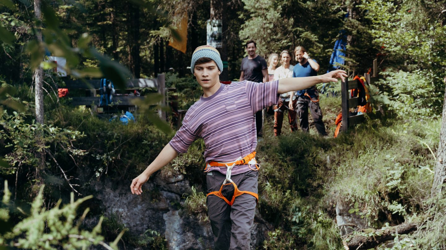 „Die Bergretter“ heute : Zwischen Verzweiflung und Hoffnung – so dramatisch wird Folge 3 der neuen Staffel 92937 6 4