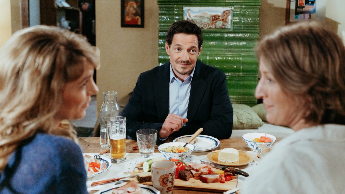 „Die Bergretter“ heute : Zwischen Verzweiflung und Hoffnung – so dramatisch wird Folge 3 der neuen Staffel 92937 6 7 1