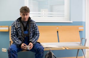 In aller Freundschaft heute, 25.11.2025 – Rückwärtsgang: Angst, Druck und lebenswichtige Entscheidungen