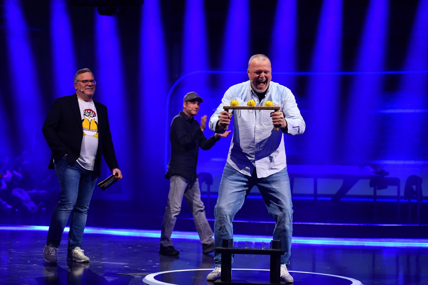 „Stefan & Bully gegen irgendson Schnulli“: Raab kämpft sich hustend zum Triumph, Bully jubelt – Damians Weihnachtsgeschenk platzt