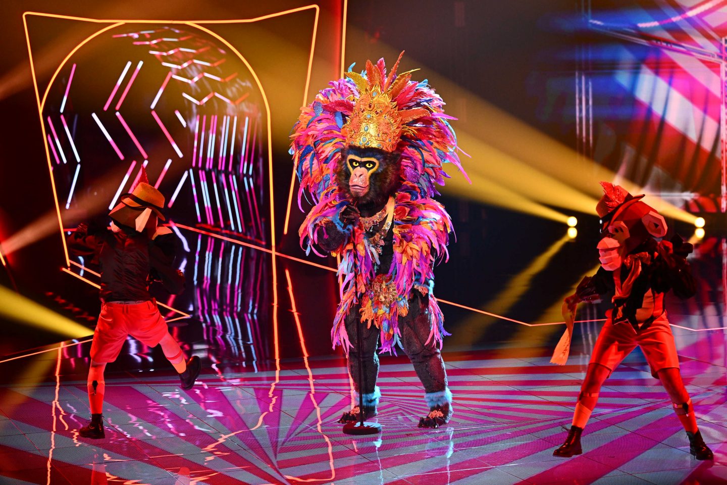 Hollywood bei „The Masked Singer“: „Das glaub ich nicht!“ – Verona Pooth feiert ihren ersten Volltreffer – sie erkennt den Star unter der „Kiss“-Maske 6 Hollywood bei „The Masked Singer“: „Das glaub ich nicht!“ – Verona Pooth feiert ihren ersten Volltreffer – sie erkennt den Star unter der „Kiss“-Maske Joyn TMS12 Show2 3306878