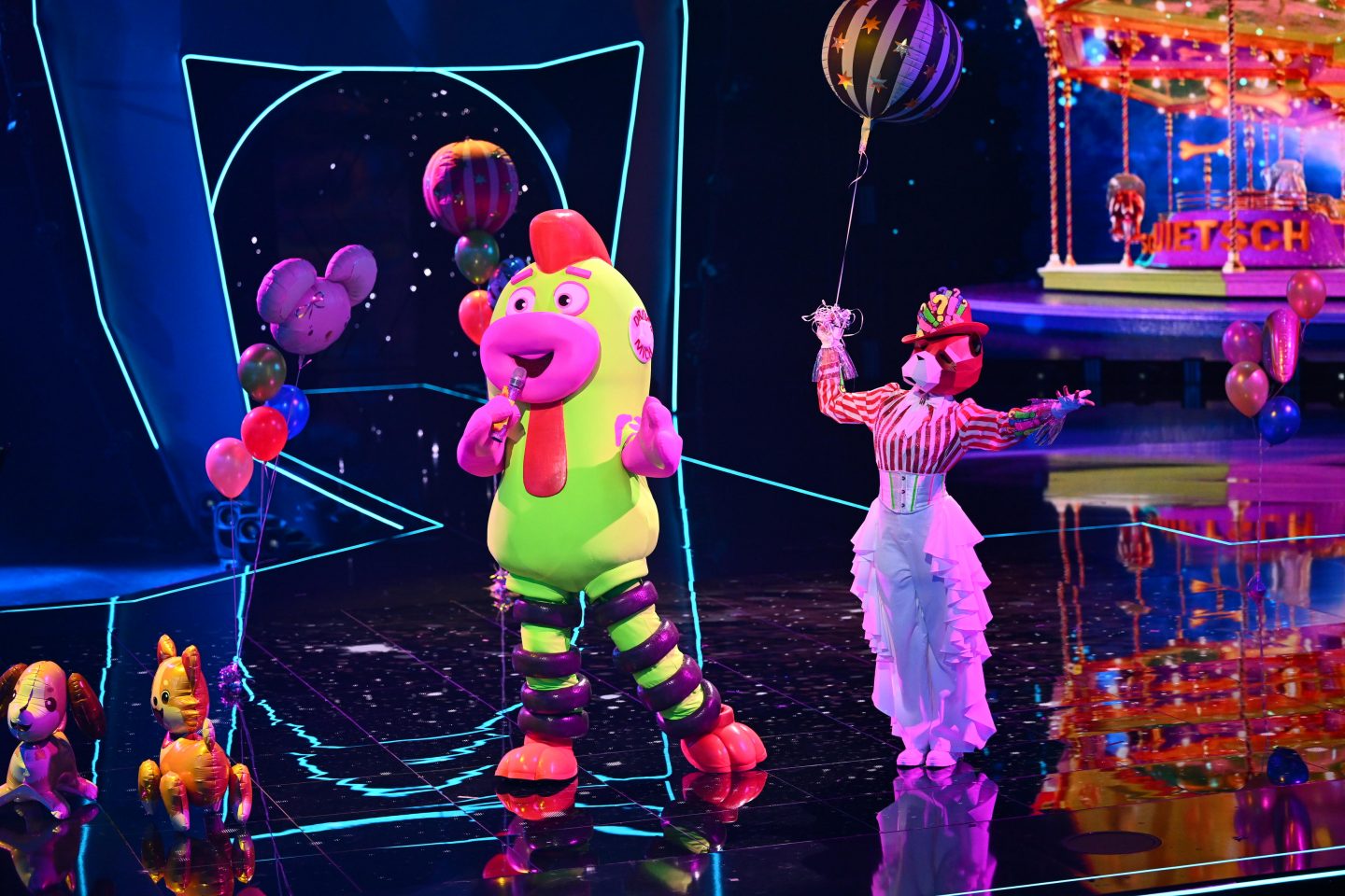 Hollywood bei „The Masked Singer“: „Das glaub ich nicht!“ – Verona Pooth feiert ihren ersten Volltreffer – sie erkennt den Star unter der „Kiss“-Maske 3 Hollywood bei „The Masked Singer“: „Das glaub ich nicht!“ – Verona Pooth feiert ihren ersten Volltreffer – sie erkennt den Star unter der „Kiss“-Maske Joyn TMS12 Show2 3306884