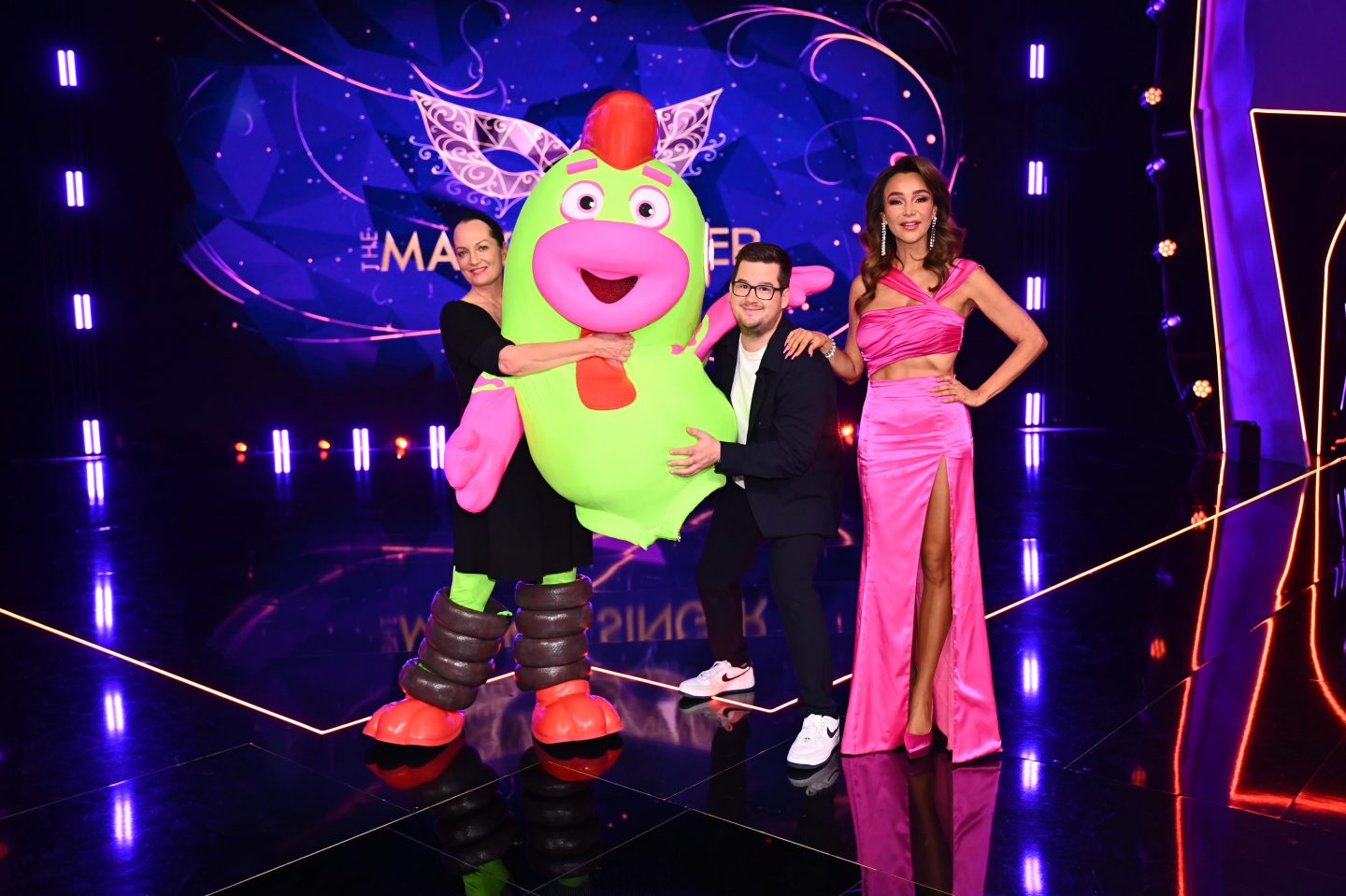 „The Masked Singer“ wer ist raus in Show 3? Diese Stuttgarter Schauspielerin steckte unter Quietsch – keiner hatte sie auf dem Zettel 2 „The Masked Singer“ wer ist raus in Show 3? Diese Stuttgarter Schauspielerin steckte unter Quietsch – keiner hatte sie auf dem Zettel Joyn TMS12 Show3 3308204