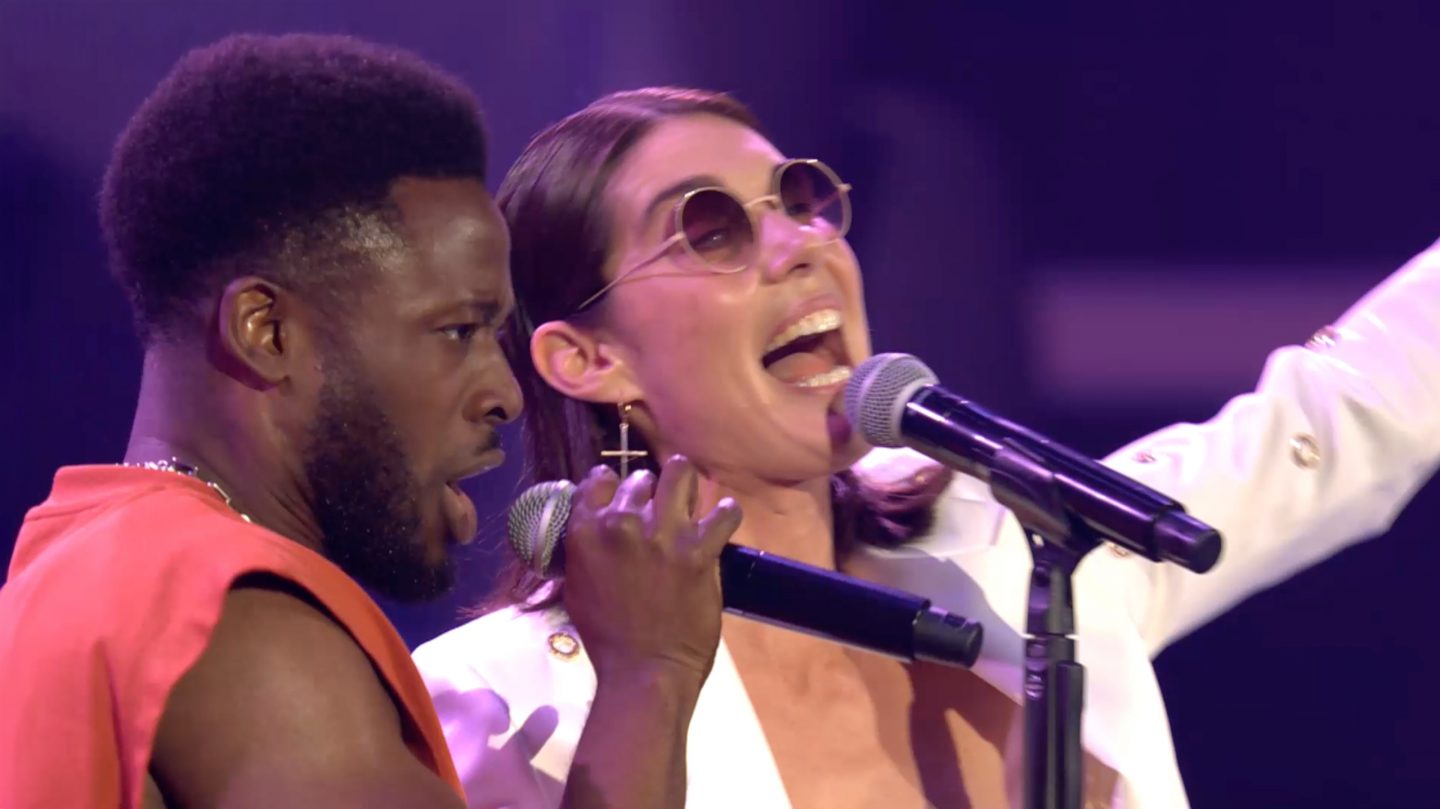 „The Voice“: Álvaro Soler erlebt Gänsehautmoment – Bernarda und Clifford reißen die Bühne ab 1 „The Voice“: Álvaro Soler erlebt Gänsehautmoment – Bernarda und Clifford reißen die Bühne ab Joyn TVOG 3288981