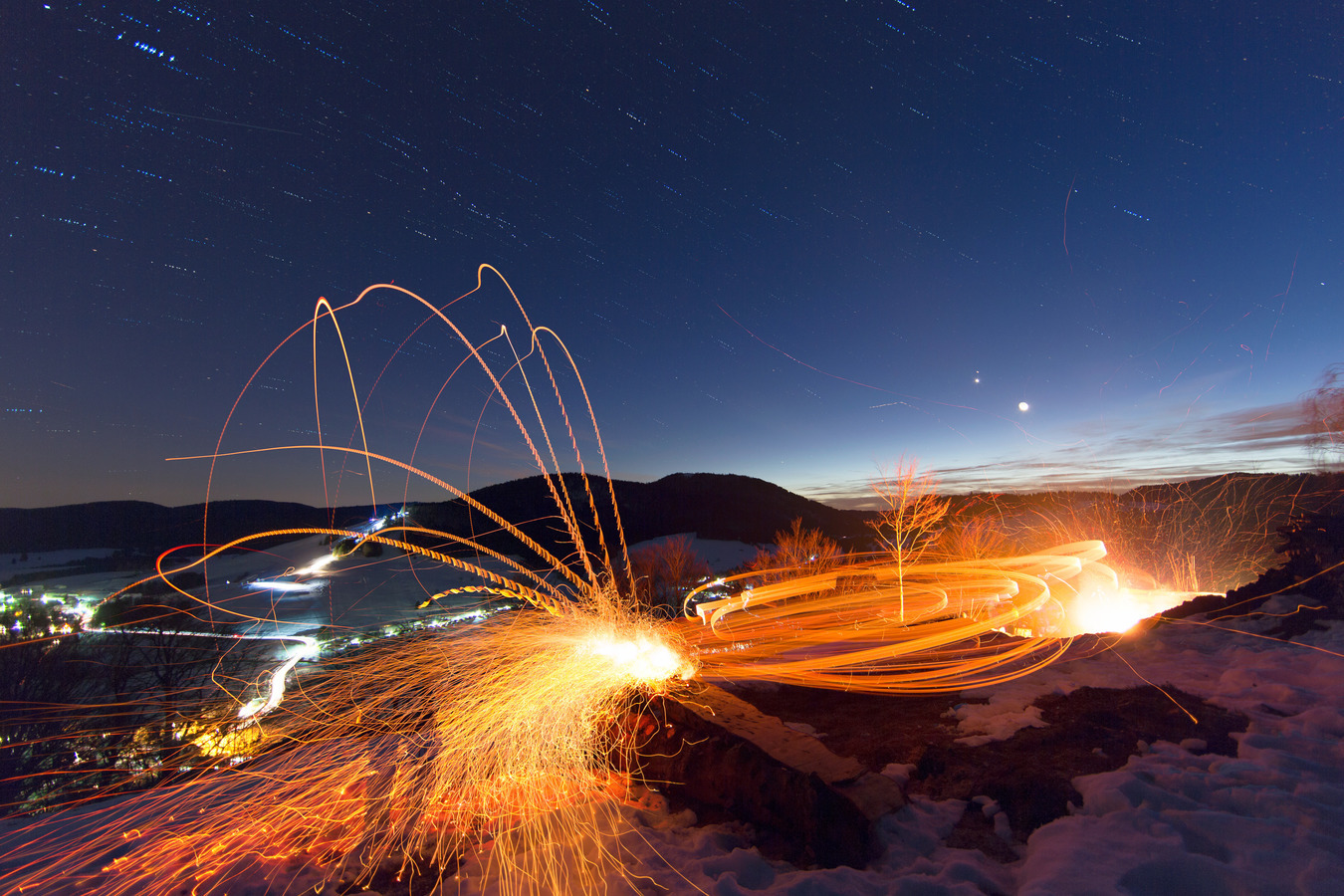 Licht und Schatten: Die 9 schönsten Lichterfeste & Feuerbräuche in Baden-Württemberg – Wo der Süden in Flammen erstrahlt 1 Licht und Schatten: Die 9 schönsten Lichterfeste & Feuerbräuche in Baden-Württemberg – Wo der Süden in Flammen erstrahlt Scheibenschlagen Bernau cAchim Mende