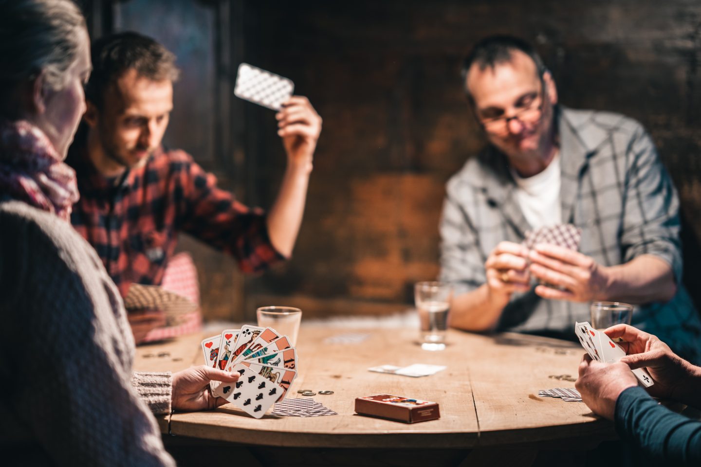 Licht und Schatten: Die 9 schönsten Lichterfeste & Feuerbräuche in Baden-Württemberg – Wo der Süden in Flammen erstrahlt 6 Licht und Schatten: Die 9 schönsten Lichterfeste & Feuerbräuche in Baden-Württemberg – Wo der Süden in Flammen erstrahlt Stubede Kartenspiel cHochschwarzwald Tourismus GmbH