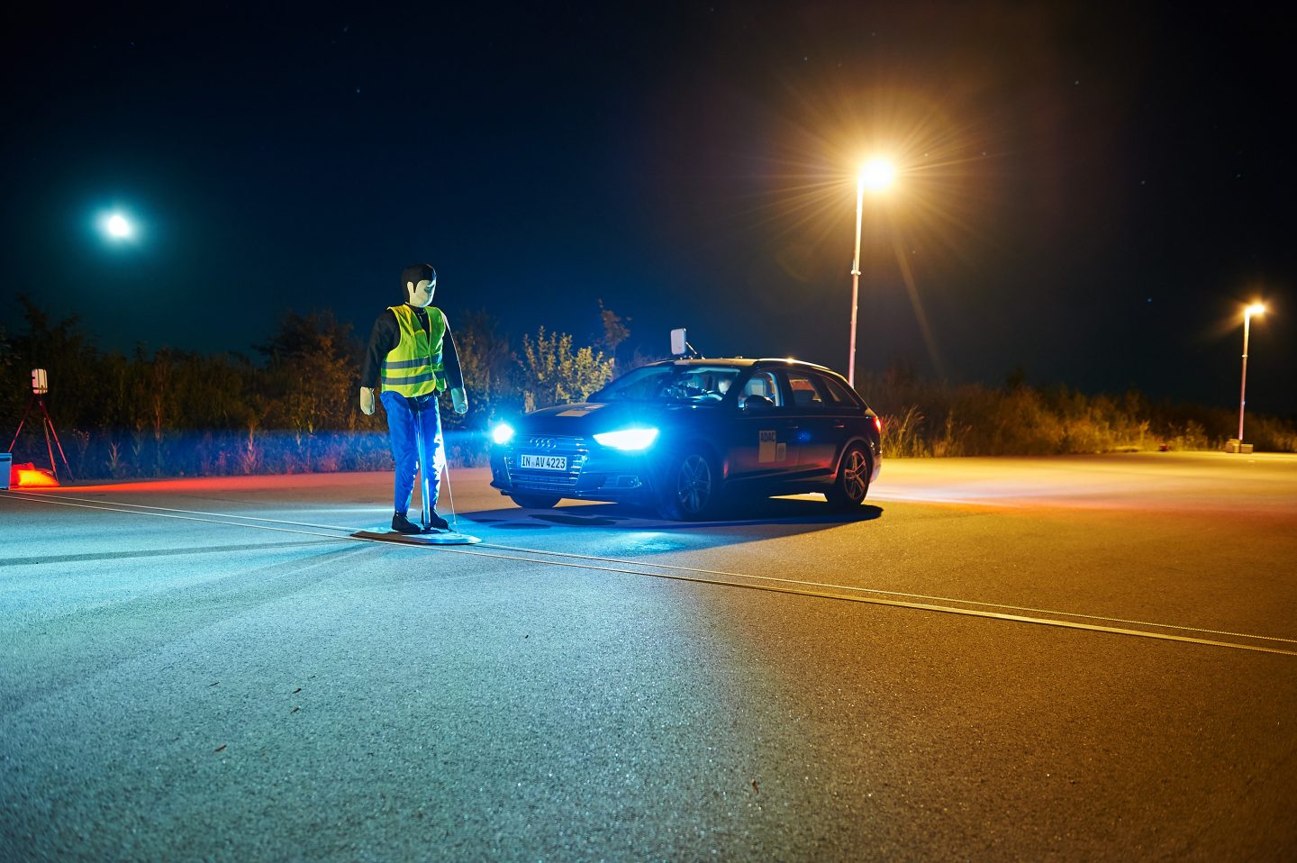 Hell sieht man schnell – So schützen sich Fußgänger und Radfahrer in der dunklen Jahreszeit